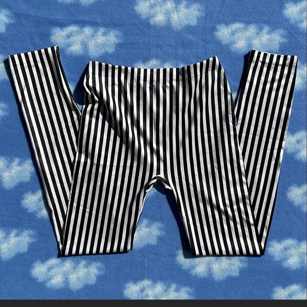 Black and White Striped Leggings